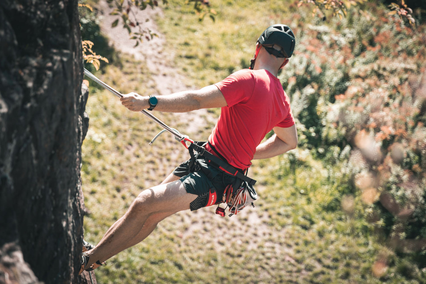 STUBAI Klettersteig VARIO-SPIRIT SET – Kletterhelm mit Belüftung, verstellbarer Klettergurt & Y-Klettersteigset mit Bandfalldämpfer – ideal für Klettersteige & Bergtouren – EN-zertifiziert