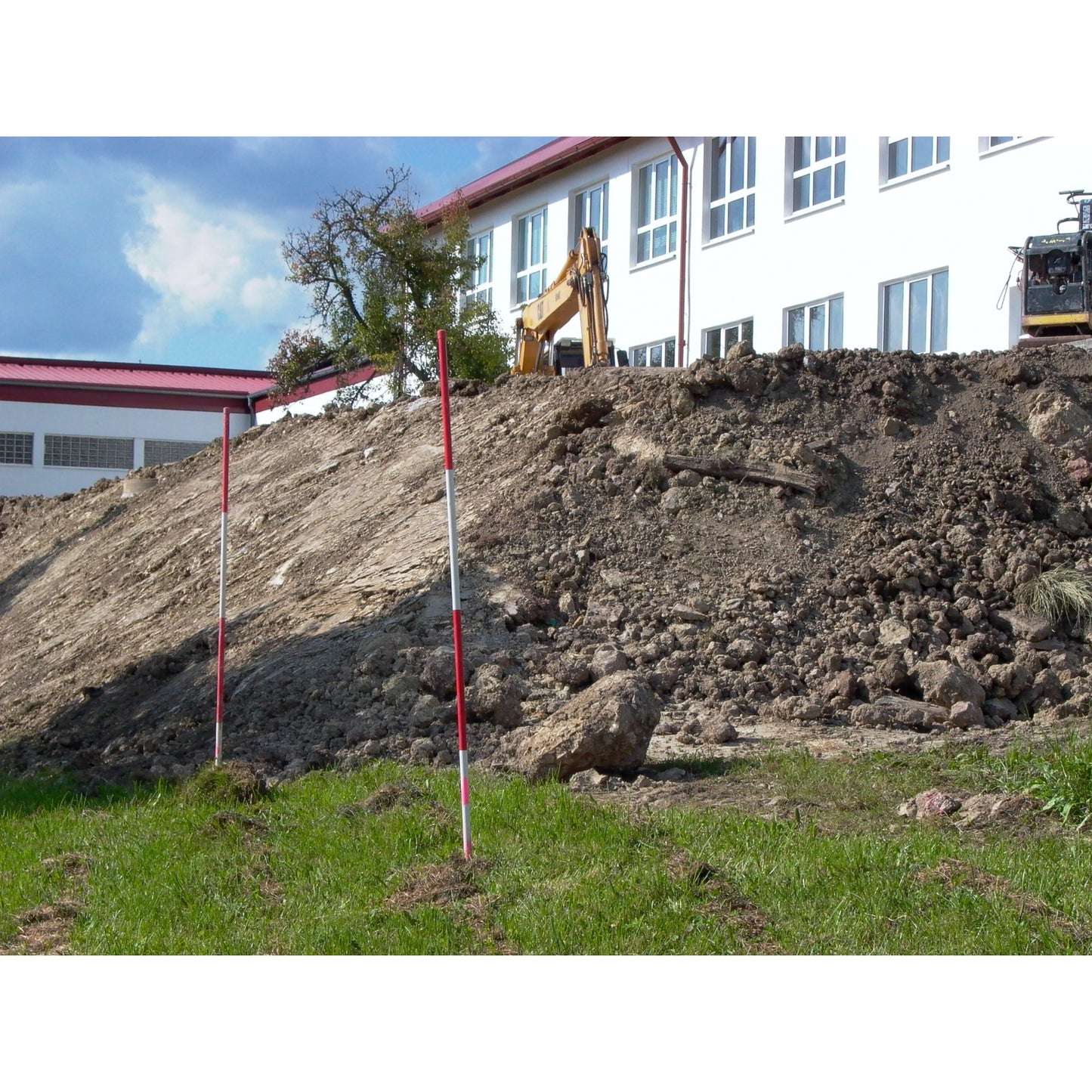 NESTLE Holzfluchtstab, runde, leichte Dreilaschenspitze, Länge 2 m, r/w w/r, 12 Stück im Set