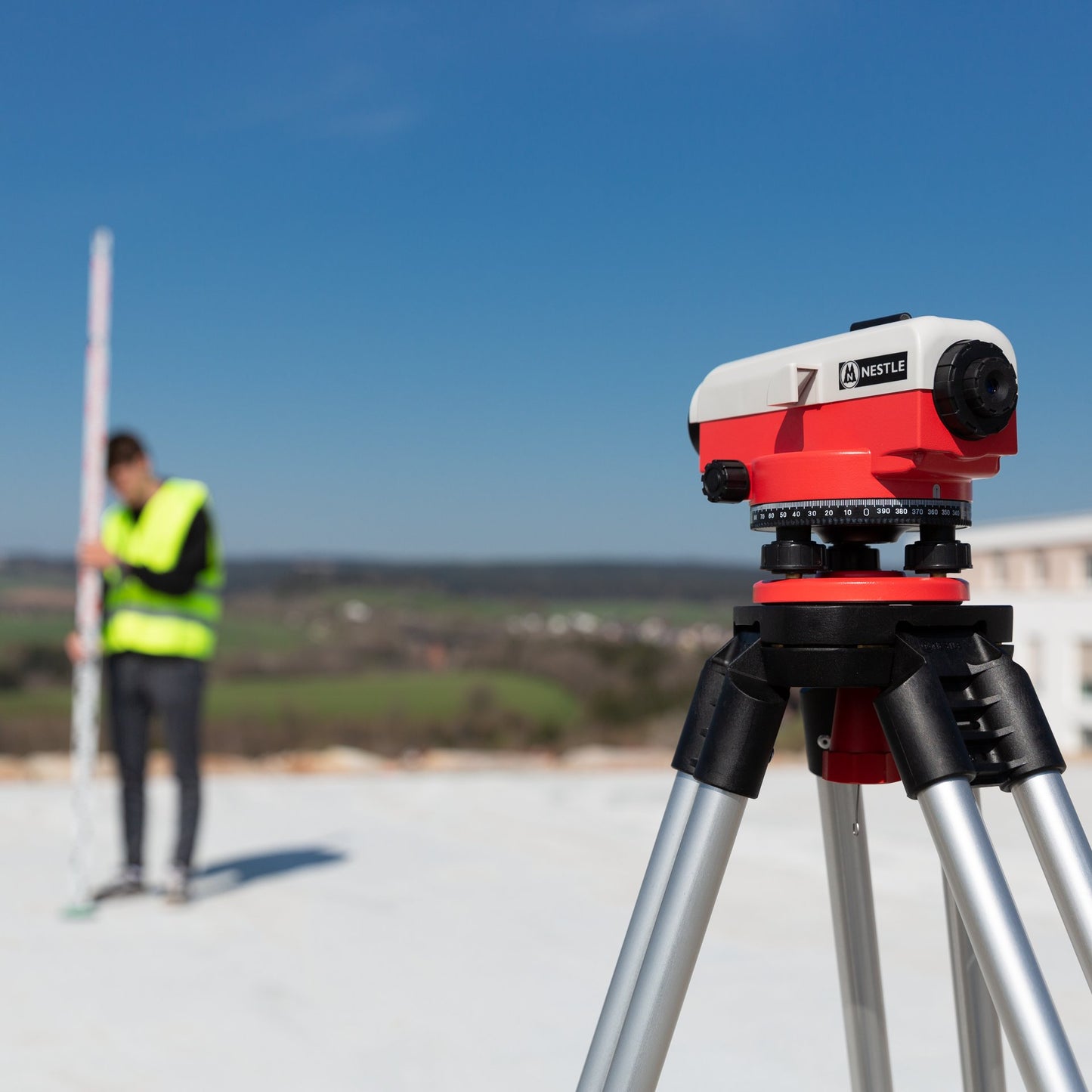 NESTLE NAL 28 Nivellier-SET besteht aus Nivellier, Stativ, Latte