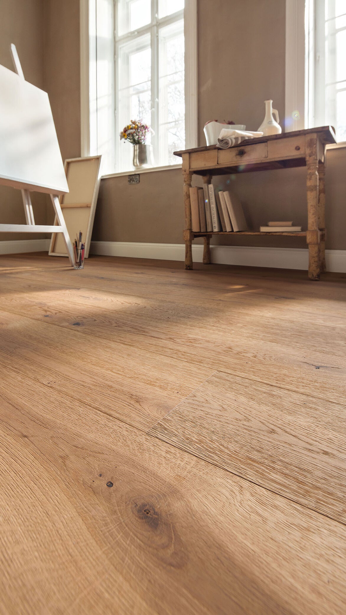 LEINOS Pflege-Emulsion 925 | 1 Liter Pflege für geölte & gewachste Holzoberflächen | antistatisch, hochpolierbar | seidiger Glanz für Möbel, Tische & Innenflächen im Innenbereich für Holzpflege pur