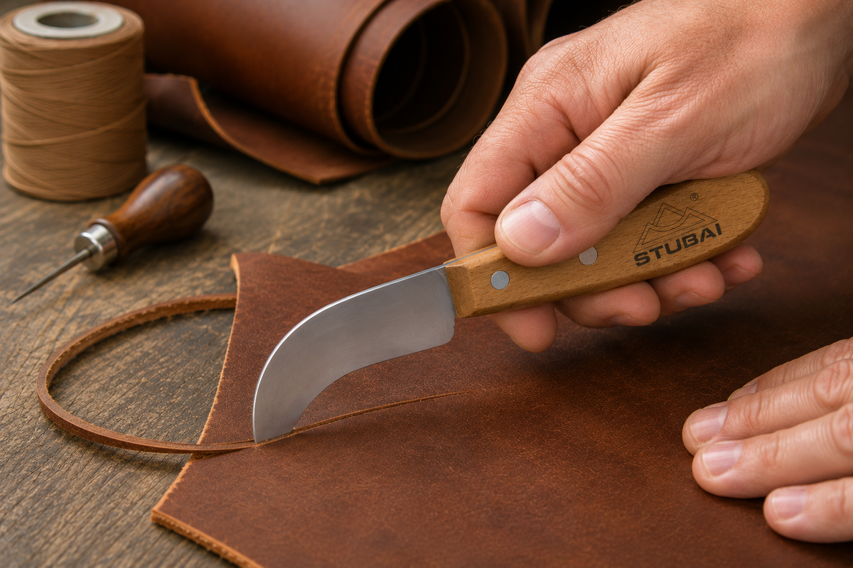 STUBAI Ledermesser 75 mm mit gebogener Hakenklinge aus gehärtetem Stahl, ergonomischem Holzgriff und extremer Schärfe für Leder, Teppich, Dachpappe, Gartenarbeiten und präzise Handwerksarbeiten robust