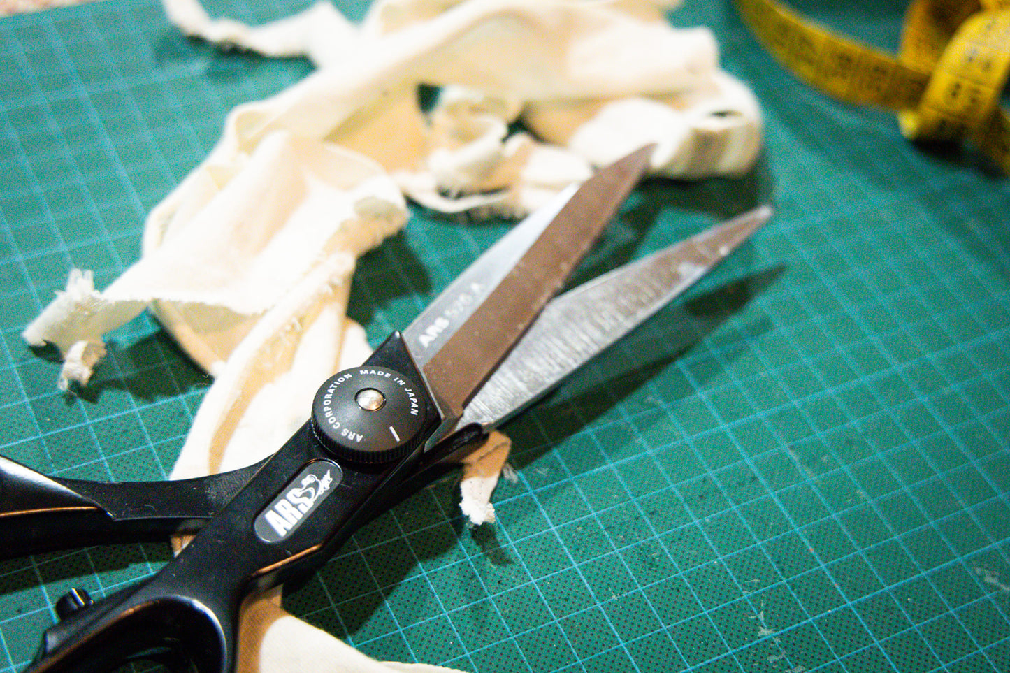 Cut360 Profi-Stoffschere mit Ziffernblattmutter, Schneiderschere, Scharfe Stoffschere, Textilschere