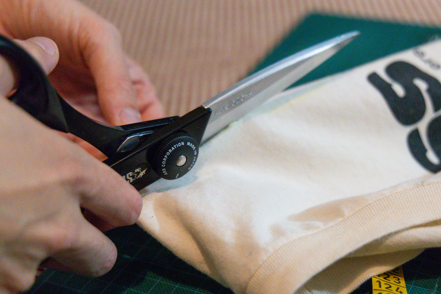 Cut360 Profi-Stoffschere mit Ziffernblattmutter, Schneiderschere, Scharfe Stoffschere, Textilschere