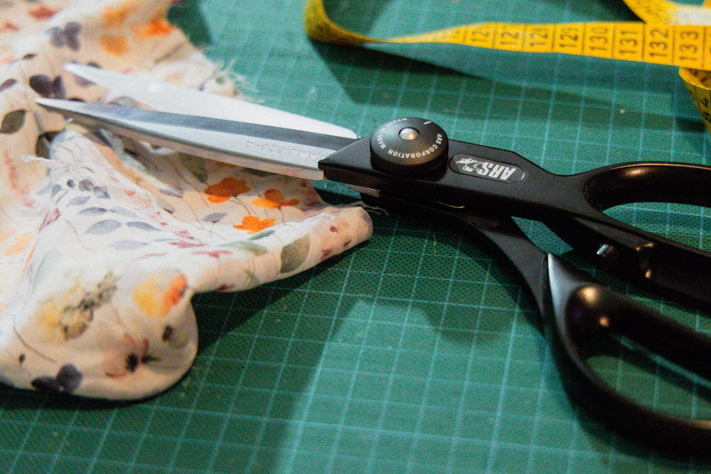 Cut360 Profi-Stoffschere mit Ziffernblattmutter, Schneiderschere, Scharfe Stoffschere, Textilschere