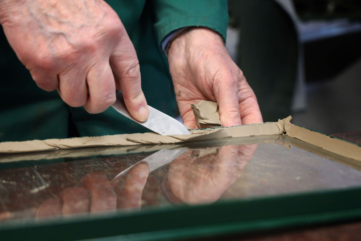 CUT360 Leinölkitt - Fensterkitt für die Einfachverglasung von Fenstern | 5 kg | Glaserkitt geeignet für Holz- und Metallrahmen | Hergestellt aus reinem Leinöl - Made in Germany