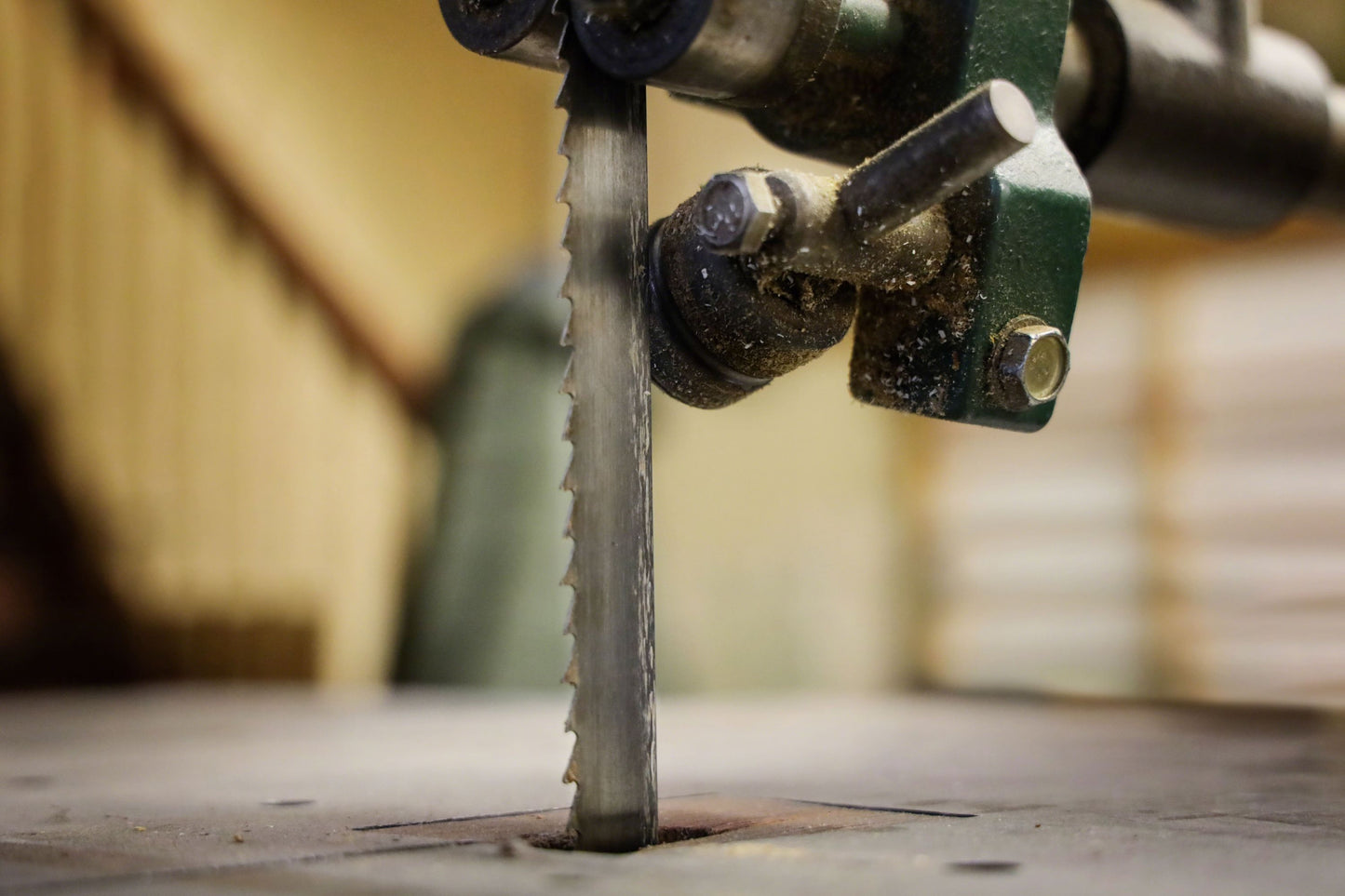 Bandsägeblatt Sägefertig | 6055 x 20 x 0.7 mm Z8 | Geeignet für alle Holzarten | geschränkt & geschärft | Gute Standzeit, hohe Laufruhe, nachschärfbar | Made in Germany