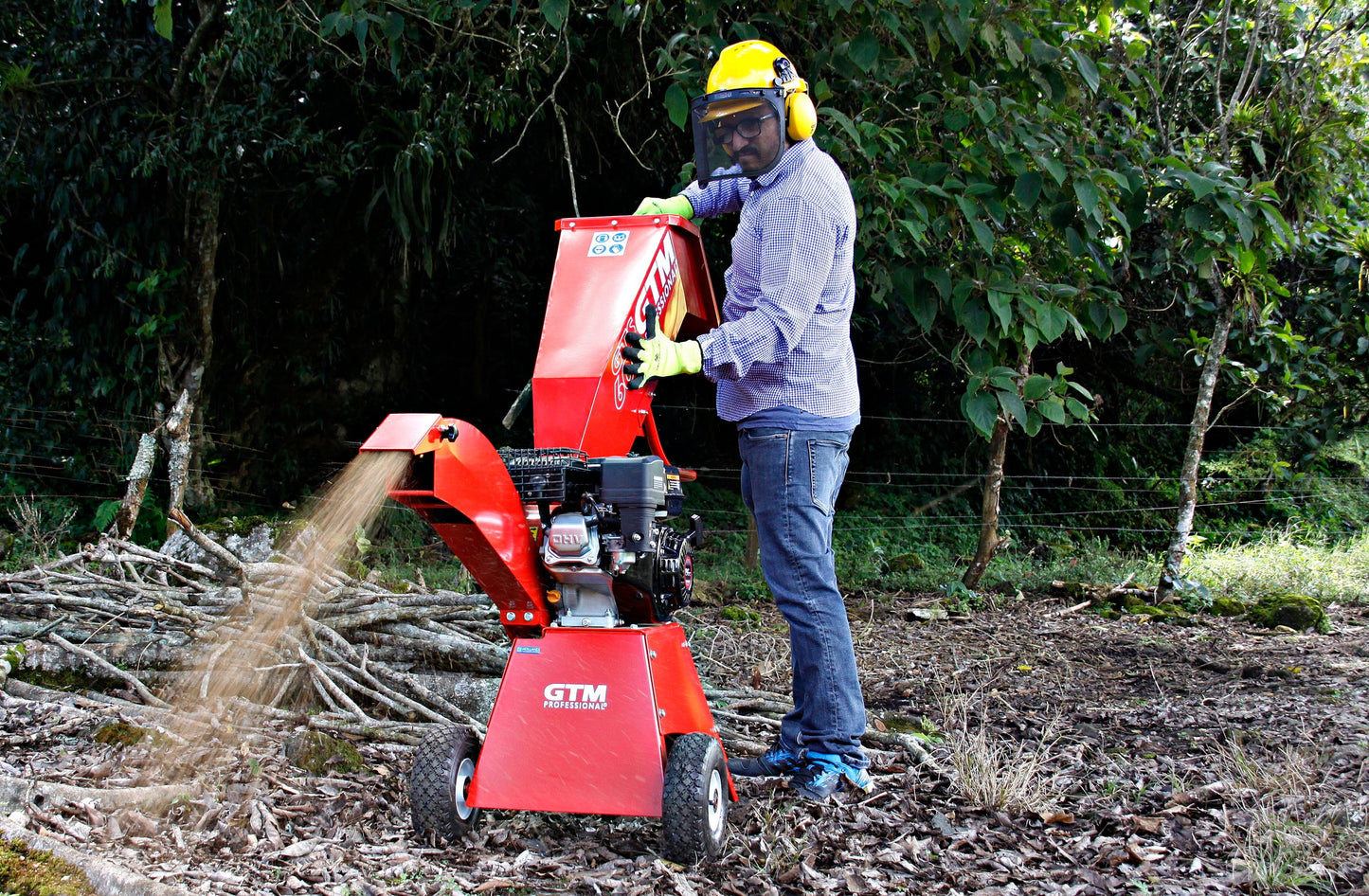 Häcksler 600 mit Loncin G200F Motor 6 PS / 4,4 kW | max. 5 cm Astdurchmesser | Rotorschreddersystem mit 2 PRO-Messern + Gegenmesser | kompakt, klappbar, Profiqualität für Garten & Landschaft