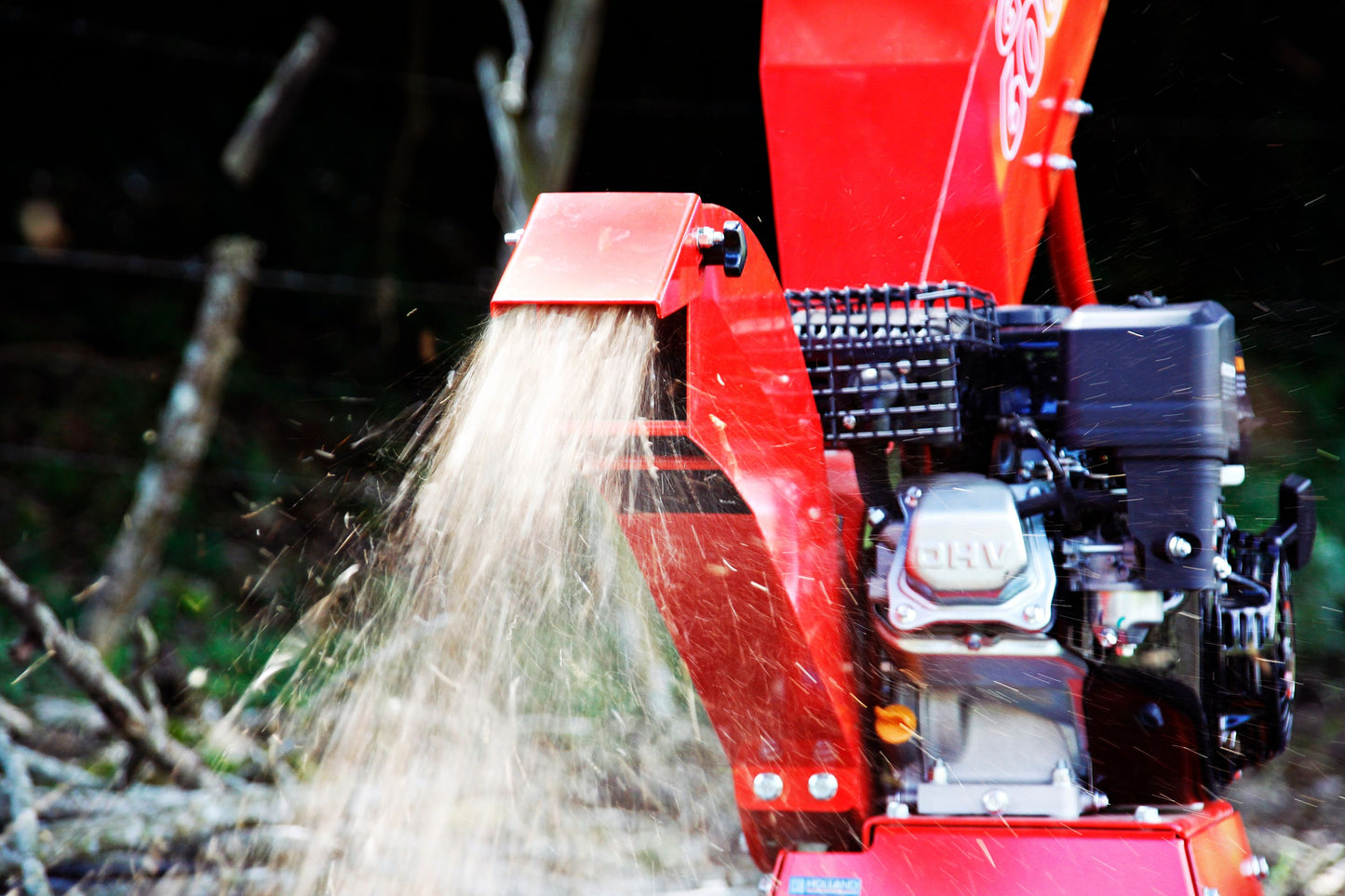 Häcksler 600 mit Loncin G200F Motor 6 PS / 4,4 kW | max. 5 cm Astdurchmesser | Rotorschreddersystem mit 2 PRO-Messern + Gegenmesser | kompakt, klappbar, Profiqualität für Garten & Landschaft