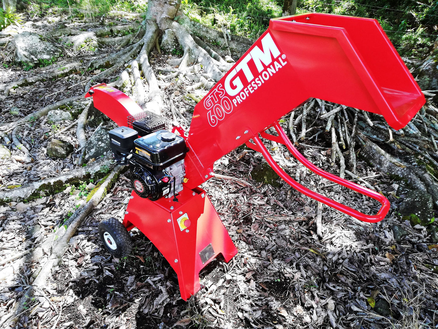 Häcksler 600 mit Loncin G200F Motor 6 PS / 4,4 kW | max. 5 cm Astdurchmesser | Rotorschreddersystem mit 2 PRO-Messern + Gegenmesser | kompakt, klappbar, Profiqualität für Garten & Landschaft