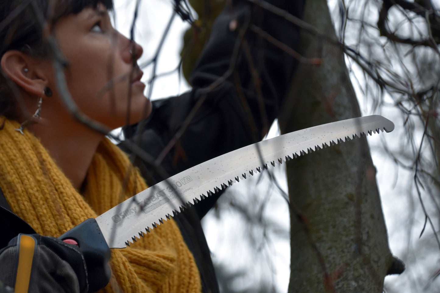 Silky Handsäge Zübat Professional 300mm, 7,5 Zähne/30mm, gebogen – Präzise und effiziente Säge für anspruchsvolle Schnittarbeiten im professionellen Einsatz mit gebogener Klinge für bessere Handhabung