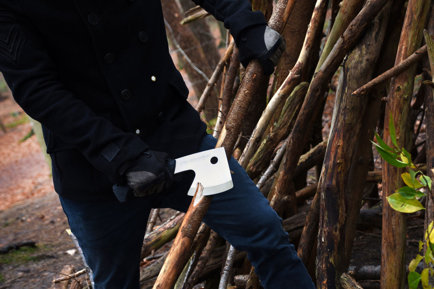 Ono Axt – Japanische Camping-Axt mit ergonomischem Antirutschgriff & 18 cm Blatt aus Spezialstahl | Ideal für Äste & Outdoor | Inkl. Hülle mit Gürtelschlaufe & Aufhängeöse | Austauschbares Blatt