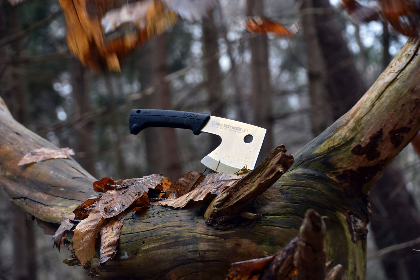 Ono Axt – Japanische Camping-Axt mit ergonomischem Antirutschgriff & 18 cm Blatt aus Spezialstahl | Ideal für Äste & Outdoor | Inkl. Hülle mit Gürtelschlaufe & Aufhängeöse | Austauschbares Blatt