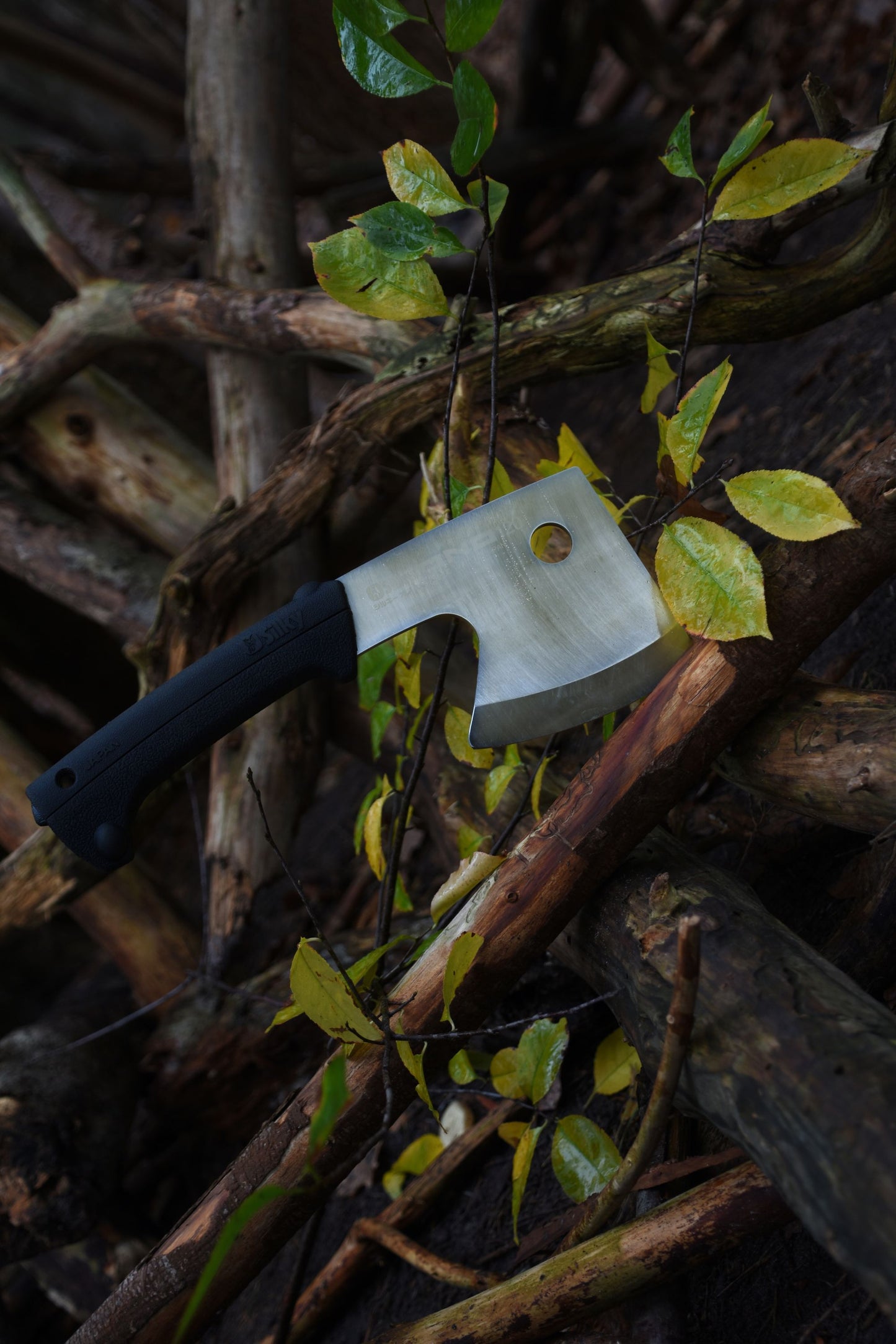 Ono Axt – Japanische Camping-Axt mit ergonomischem Antirutschgriff & 18 cm Blatt aus Spezialstahl | Ideal für Äste & Outdoor | Inkl. Hülle mit Gürtelschlaufe & Aufhängeöse | Austauschbares Blatt