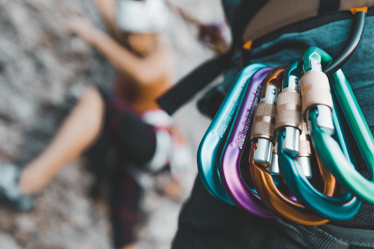 STUBAI HMS Karabiner | Karabiner mit Schraubverschluss, Schraubkarabiner zum Klettern, Kletter-Karabinerhaken, Sicherungskarabiner zum Bergsteigen, Violett