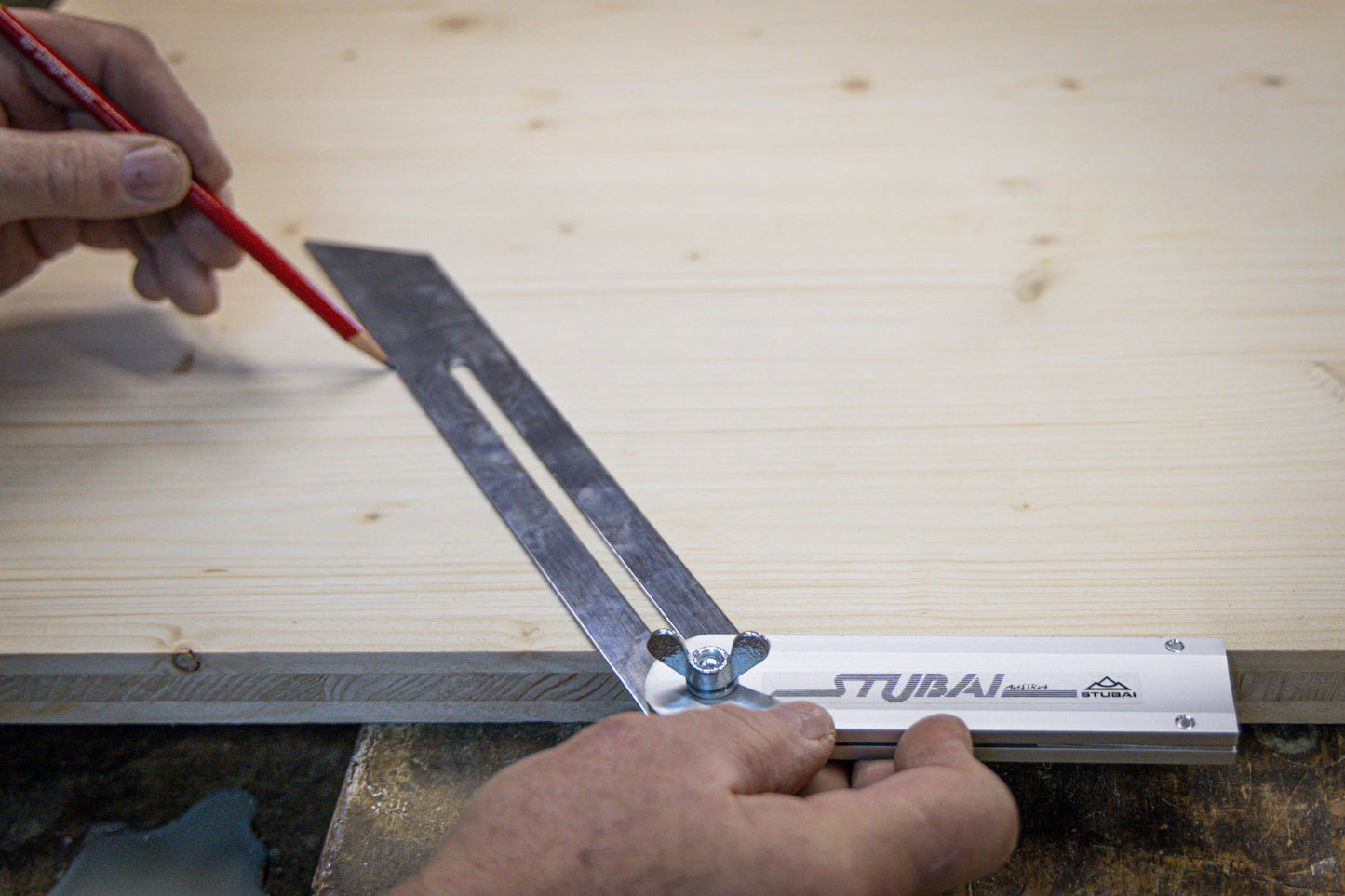 STUBAI Gehrmaß 300 mm beweglich | hochwertige Federstahlschiene mit eloxiertem Aluschenkel | Profi Winkelmesser für präzise Messungen und Markierungen