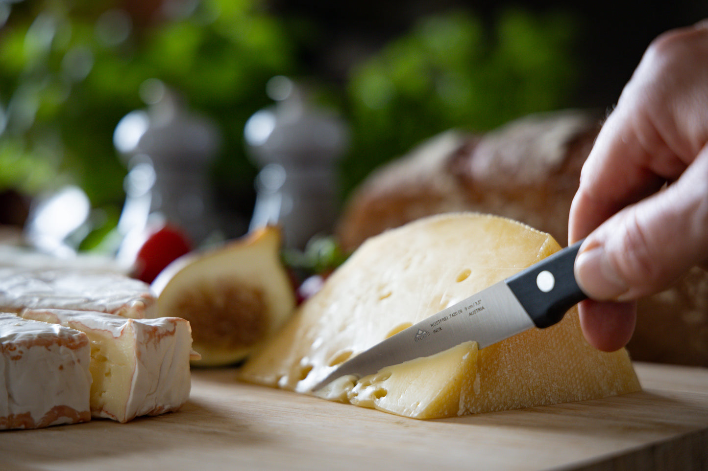 STUBAI hochwertiges Gemüsemesser mit Mittelspitz | 90 mm | Küchenmesser Tirol aus Edelstahl für müheloses Schneiden von Gemüse, Obst & Lebensmitteln, rostfrei, spülmaschinenfest