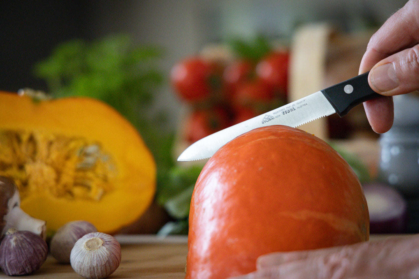 STUBAI hochwertiges Gemüsemesser mit feiner Welle | 100 mm | Küchenmesser Tirol aus Edelstahl für müheloses Schneiden von Gemüse, Obst & Lebensmitteln, rostfrei, spülmaschinenfest