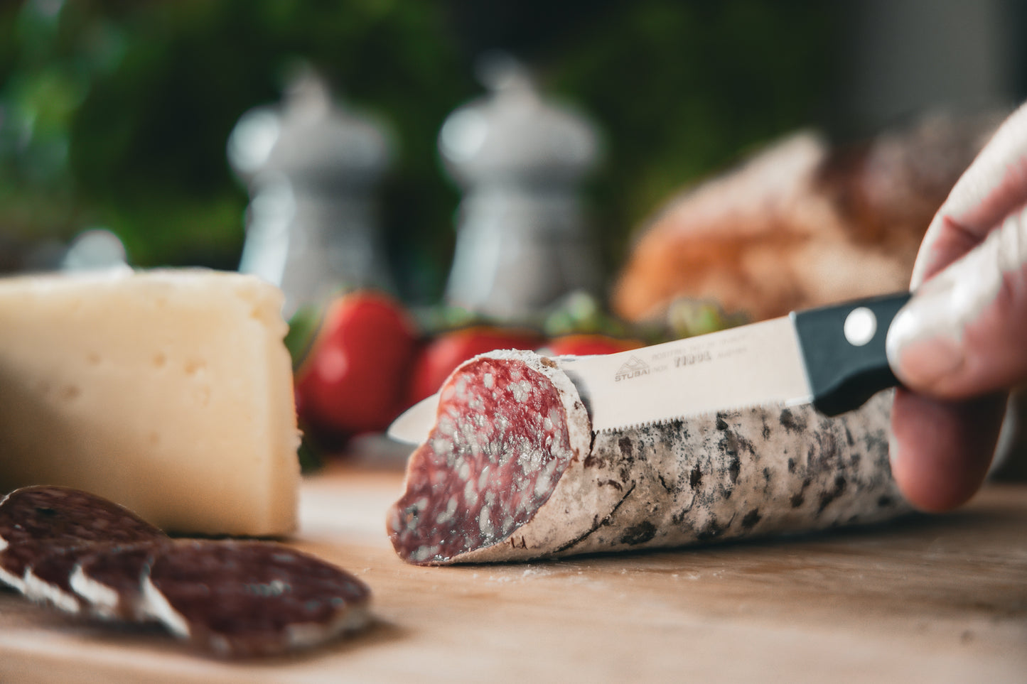 STUBAI hochwertiges Gemüsemesser mit feiner Welle | 100 mm | Küchenmesser Tirol aus Edelstahl für müheloses Schneiden von Gemüse, Obst & Lebensmitteln, rostfrei, spülmaschinenfest