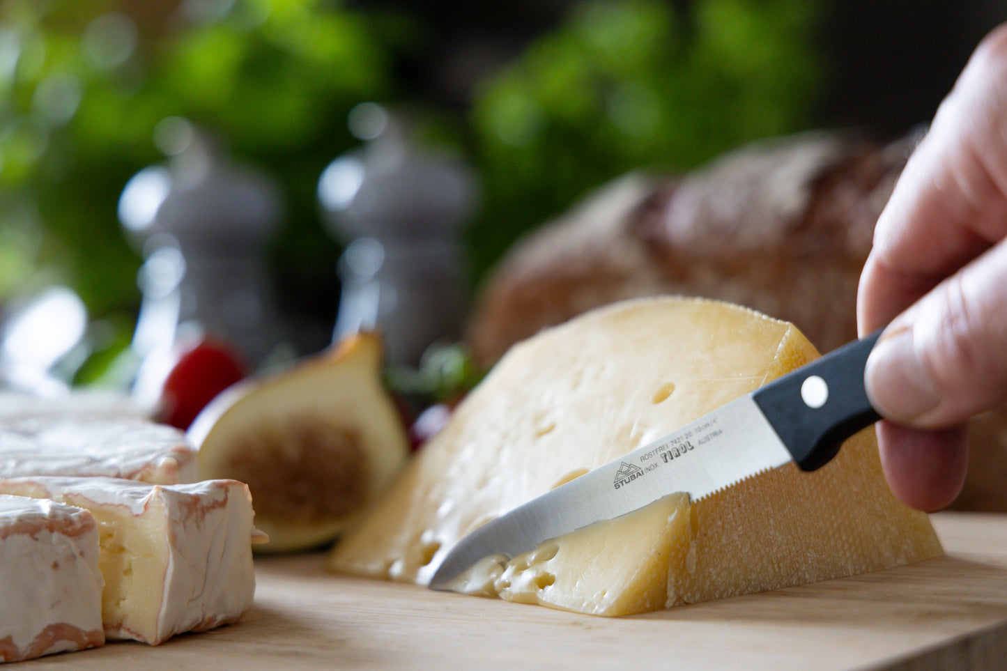 STUBAI hochwertiges Gemüsemesser mit feiner Welle | 100 mm | Küchenmesser Tirol aus Edelstahl für müheloses Schneiden von Gemüse, Obst & Lebensmitteln, rostfrei, spülmaschinenfest
