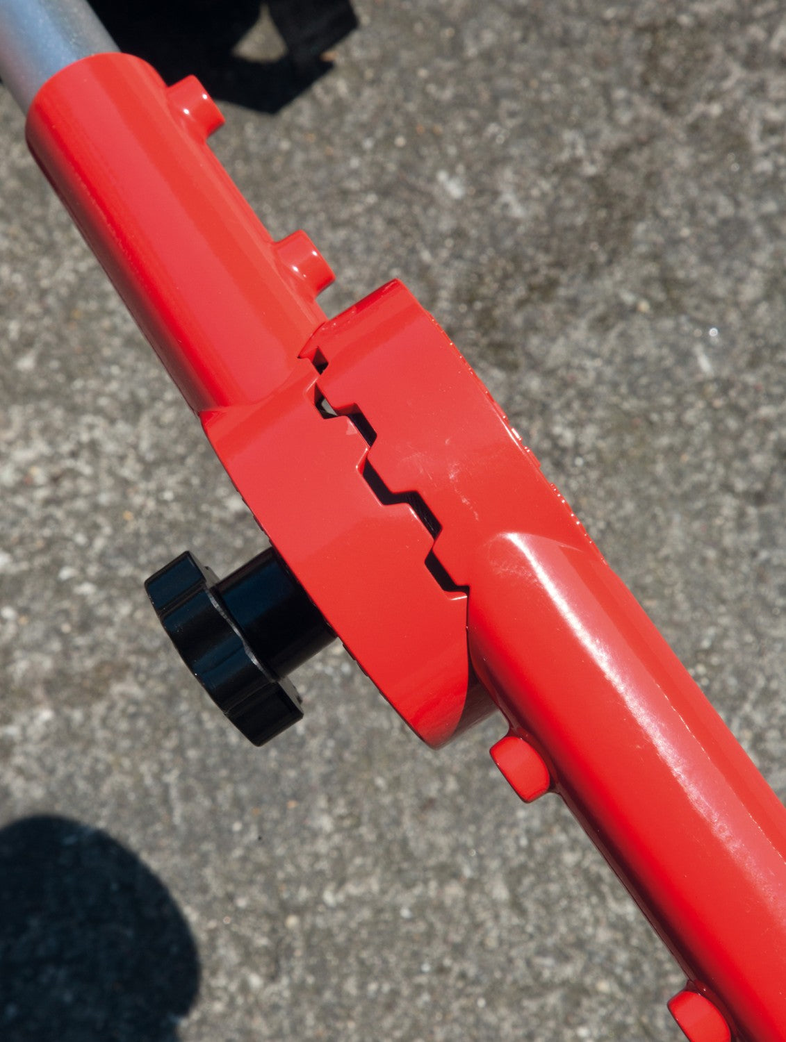 Ergonomischer GTM Tragegurt für Gartengeräte 4,5-8kg. Reduziert Rückenbelastung beim Arbeiten. Professionelle Tragehilfe für Gärtner und Landschaftsbauer, Handwerker, Heimwerker