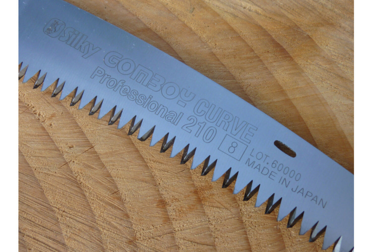Silky Gomboy Curve 210 mm – Original japanische Klappsäge mit gebogener, verchromter Klinge & 8 ZpZ grober Zahnung – für frisches Holz, Garten, Bushcraft & Outdoor-Einsatz