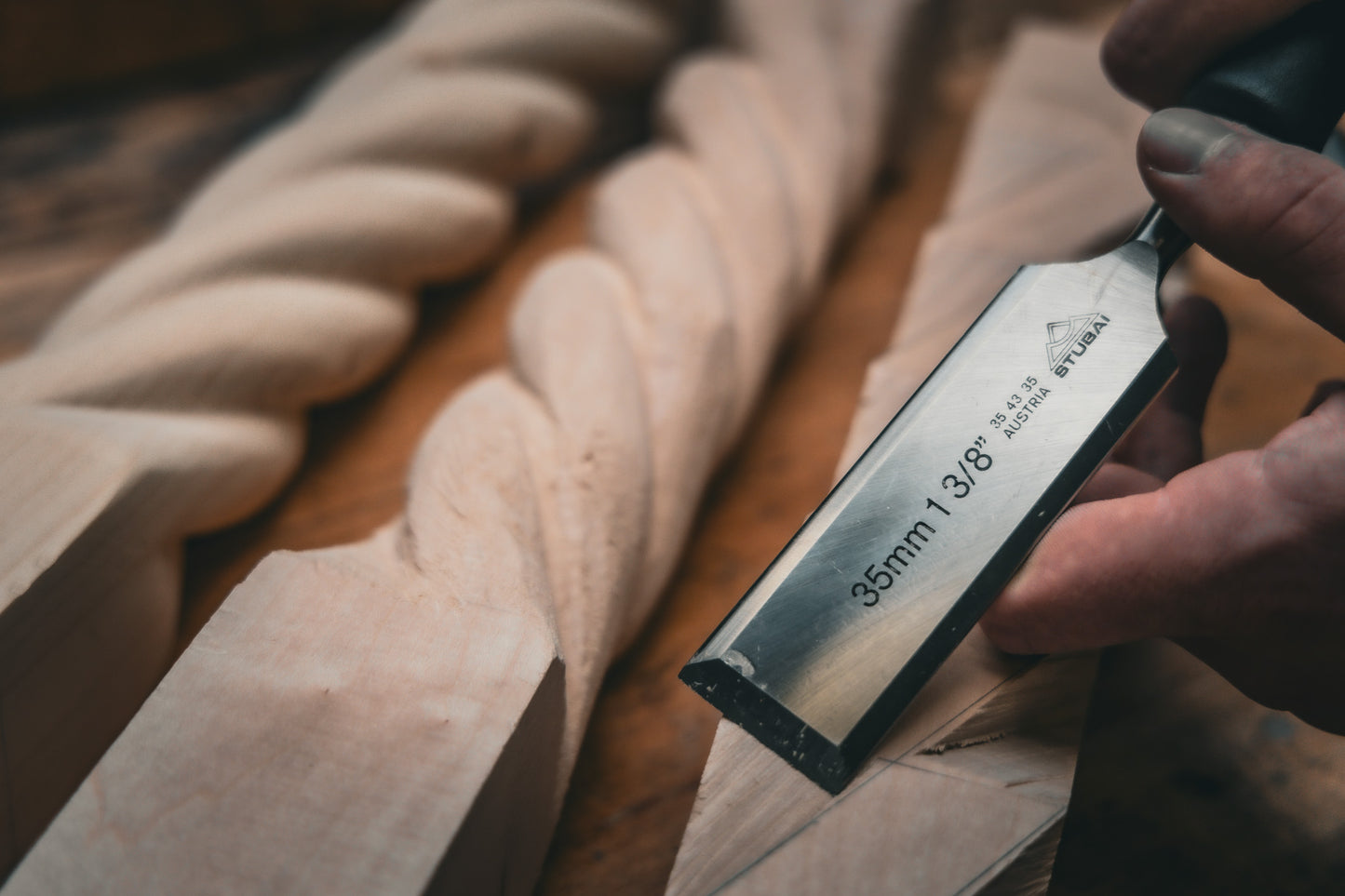 STUBAI Stechbeitel mit schwarzem Plastikgriff & extra langer Klinge, Ø 25 mm, Stemmeisen zur präzisen Bearbeitung von Holz hochwertiges Werkzeug für Schreiner Tischler Heimwerker