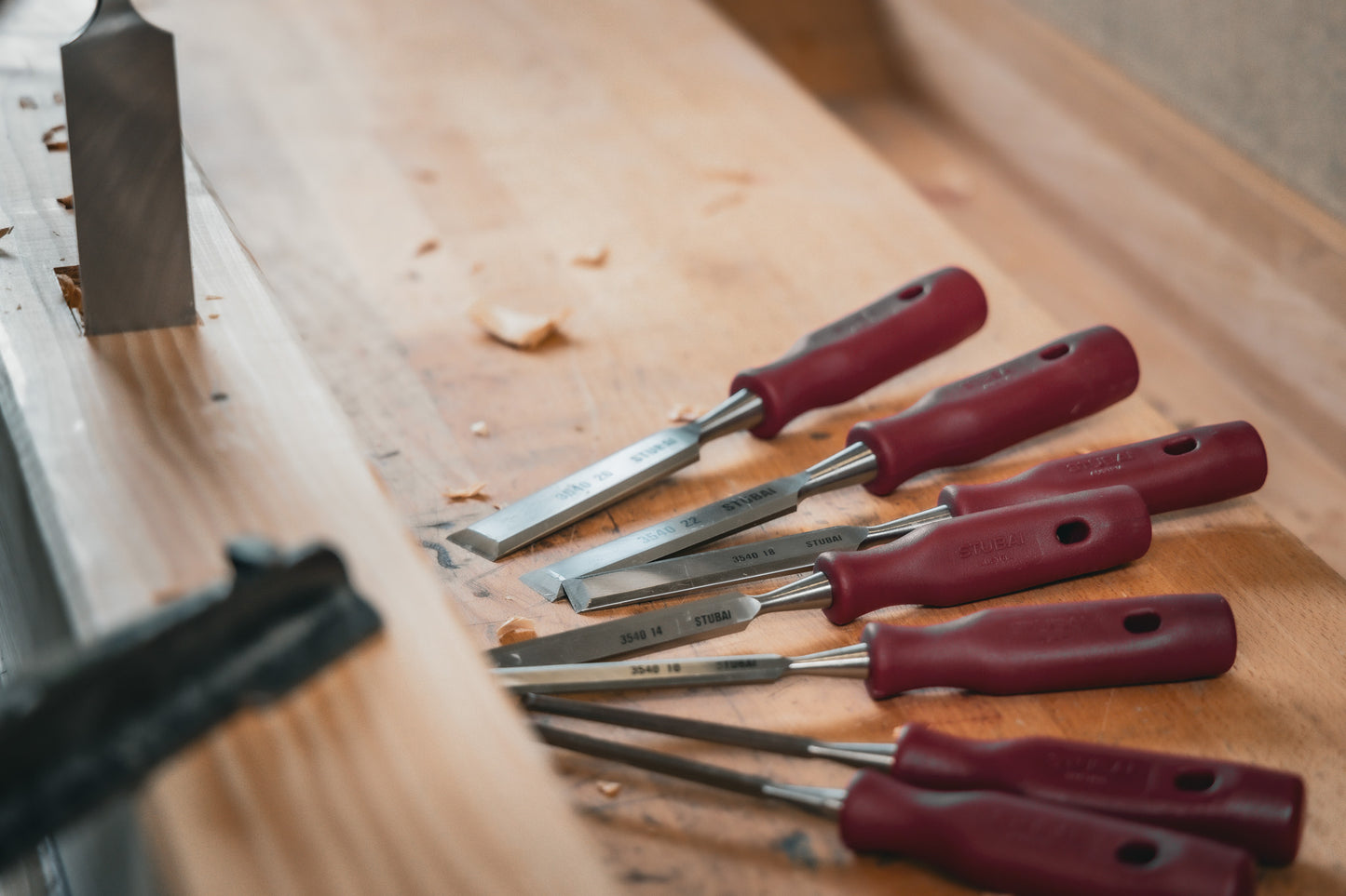 STUBAI Stechbeitel mit rotem Plastikgriff & extra langer Klinge, Ø 24 mm, Stemmeisen zur präzisen Bearbeitung von Holz hochwertiges Werkzeug für Schreiner Tischler Heimwerker