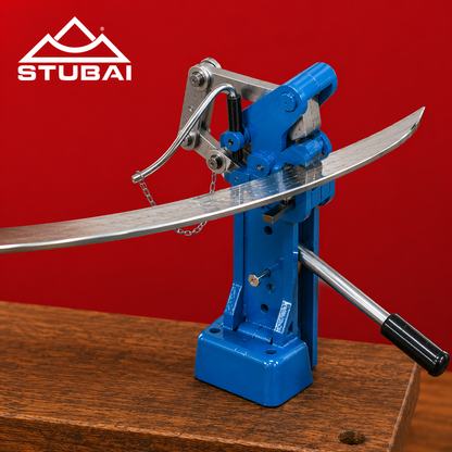 STUBAI Dengelapparat für Handbetrieb Original Sensendengelmaschine aus Tirol, professionelle Dengelmaschine für Sensen, robuste Stahlkonstruktion, präzise Dengelbacken, bewährte Qualität