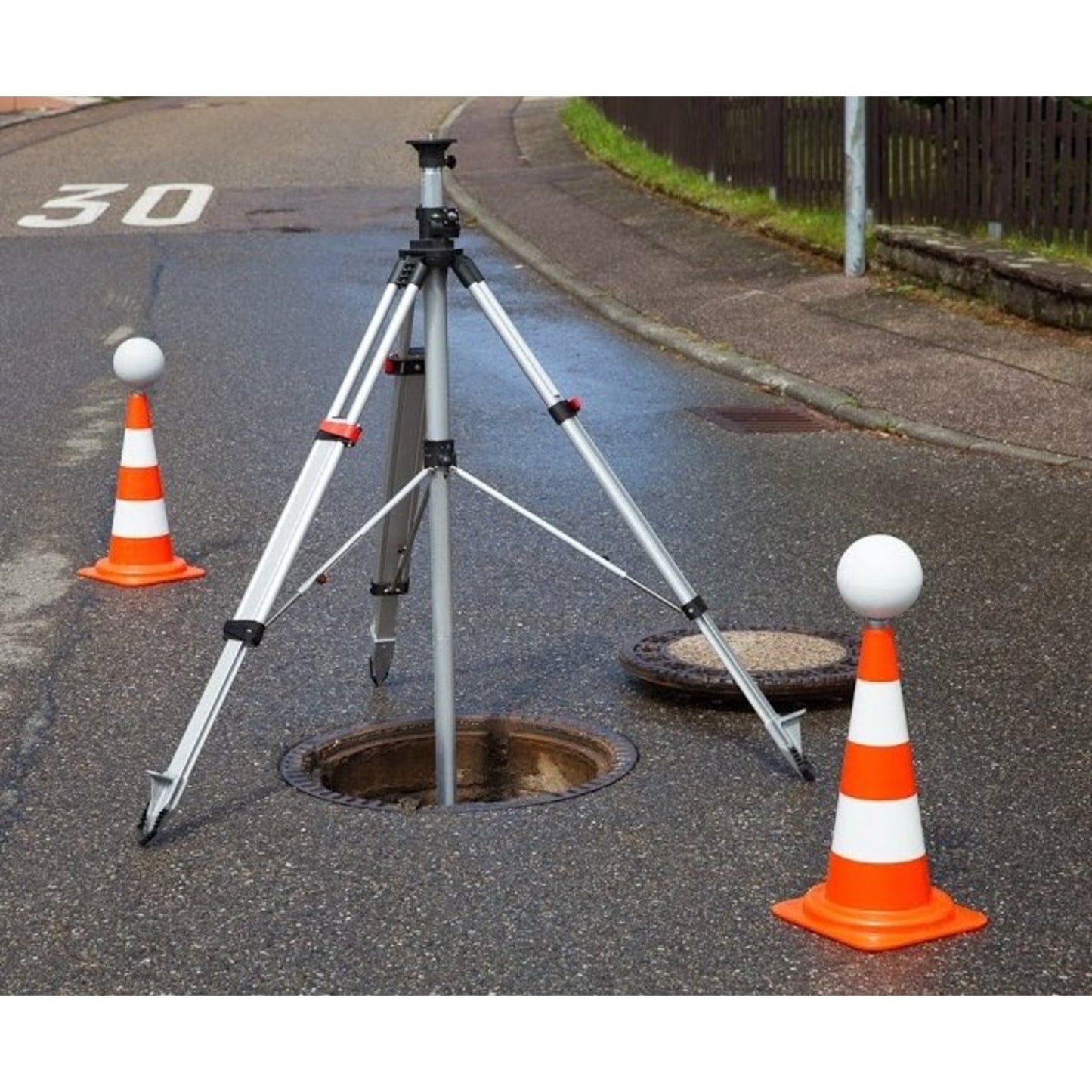 NESTLE Kanalschachtstativ inkl. 4 Verlängerungen à 100cm