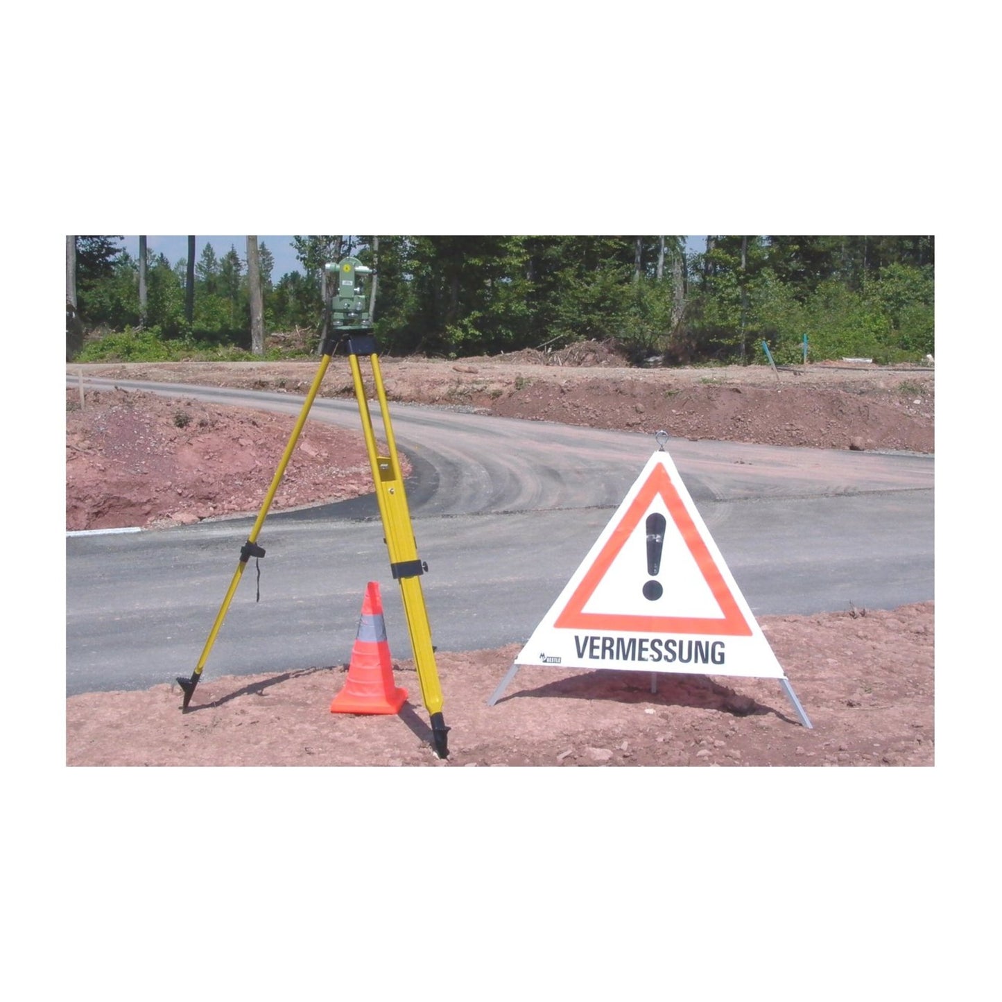 NESTLE Holzstativ Schwer, Qualitätsausführung, 93-168cm, runde Kopfplatte, selbstschließend