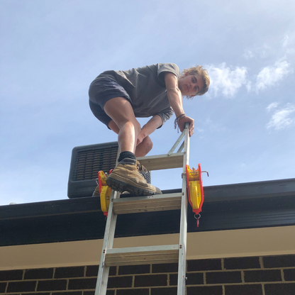 Lock Jaw Ladder Grip Leitersicherungsclip für Dachrinnen, sichere Leiterbefestigung in 5 Sekunden, BG Bau gelistet für Handwerker und Dachdecker