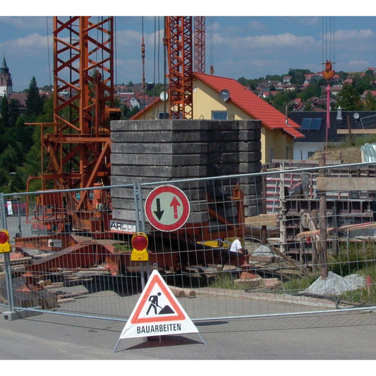 NESTLE Warnpyramide 90 cm, Schaufelmann (VZ123), mit Mittelfuß