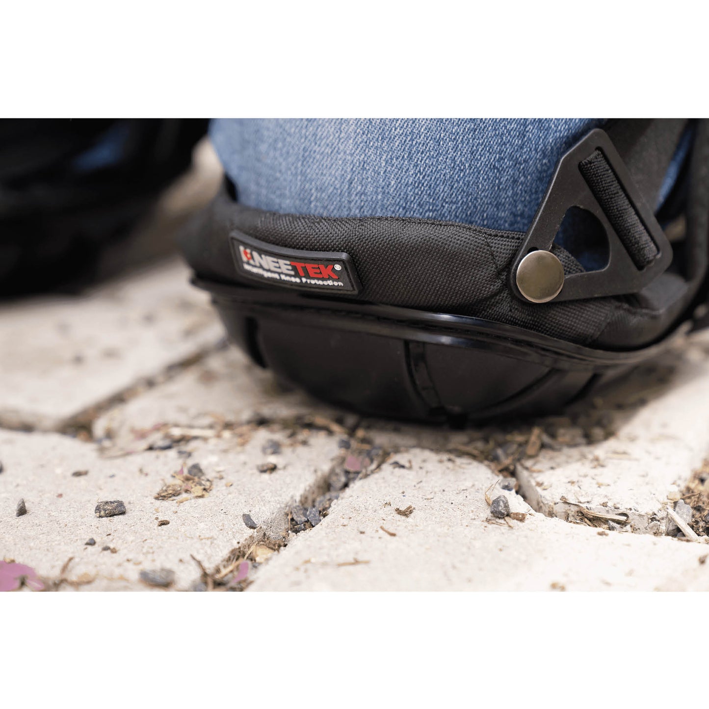 KNEETEK Knieschoner BASIC Black für robusten Einsatz  | Knieschützer für optimale Entlastung beim Arbeiten auf Knien | Kniepolster geeignet für Fliesenleger, Hobby-Handwerker, DIY-Bereich