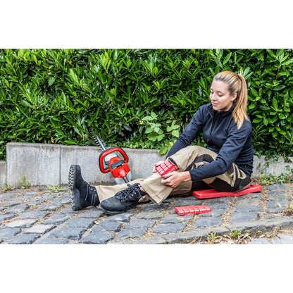 KNEETEK Kniepolster MultiPad | 250 x 150 x 20mm | 2 Stück, 40g, schwarz/rot | optimaler Schutz in Kombination mit Arbeitshose | Knieschutzpolster geeignet für Elektriker, Fliesenleger, Handwerker