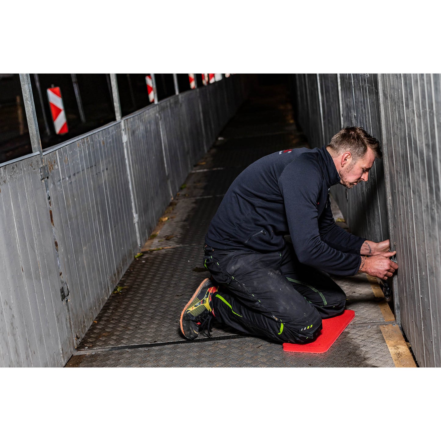 Kneetek Kniekissen RedPad Slim, Knieschutzpolster für optimale Entlastung beim Arbeiten auf Knien