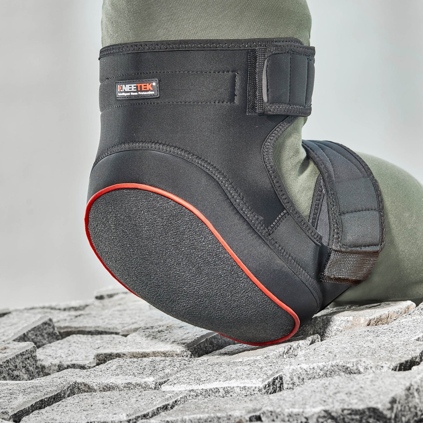 KNEETEK Knieschoner SAFETEK® KevSafe® | robust & extrem abriebfest | rutschhemmende Knieschützer für optimale Entlastung beim Arbeiten | Kniepolster geeignet für sehr harte und raue Untergründe