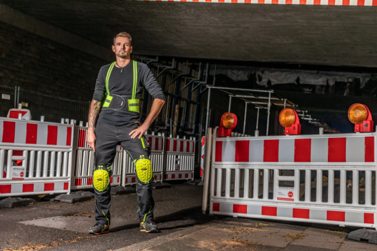 KNEETEK Knieschoner HiVis | 230 g | rutschhemmende, speziell profilierte Knieschützer für optimale Entlastung beim Arbeiten | Kniepolster geeignet für alle Arbeiten im Außenbereich