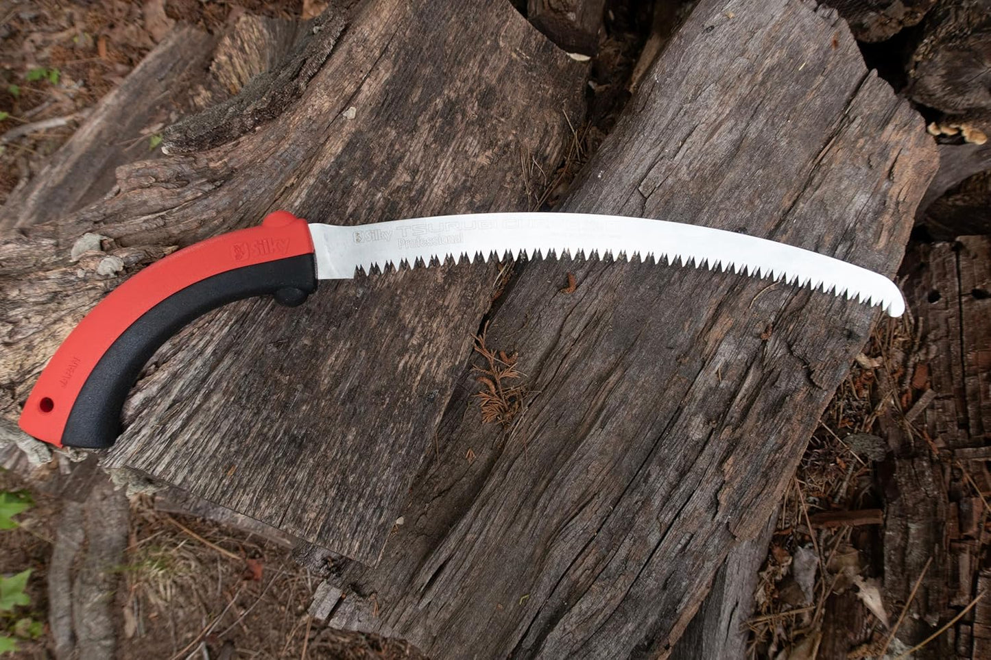 Silky Tsurugi Curve 330 mm Zugsäge grob 7,5 ZpZ – gebogene spitz zulaufende Hochleistungsklinge 1,7 mm, Genki Gummi-Pistolengriff, inkl. Aluminium-Beinköcher/Holster, für enge Stellen