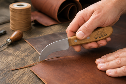 STUBAI Ledermesser 75 mm mit gebogener Hakenklinge aus gehärtetem Stahl, ergonomischem Holzgriff und extremer Schärfe für Leder, Teppich, Dachpappe, Gartenarbeiten und präzise Handwerksarbeiten robust