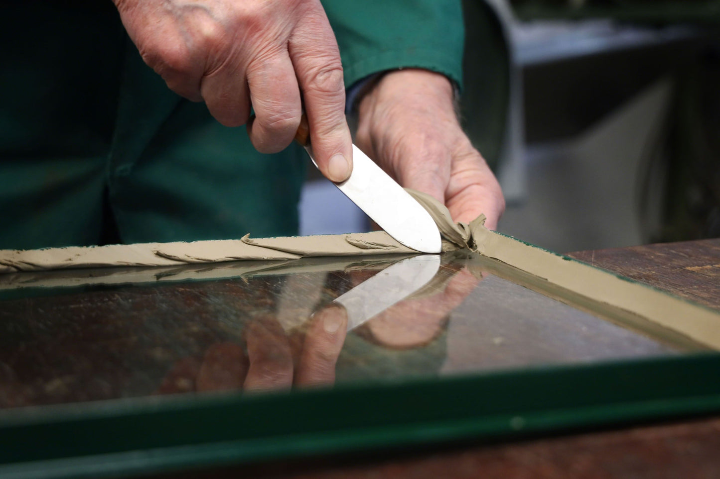 CUT360 Leinölkitt - Fensterkitt für die Einfachverglasung von Fenstern | 5 kg | Glaserkitt geeignet für Holz- und Metallrahmen | Hergestellt aus reinem Leinöl - Made in Germany