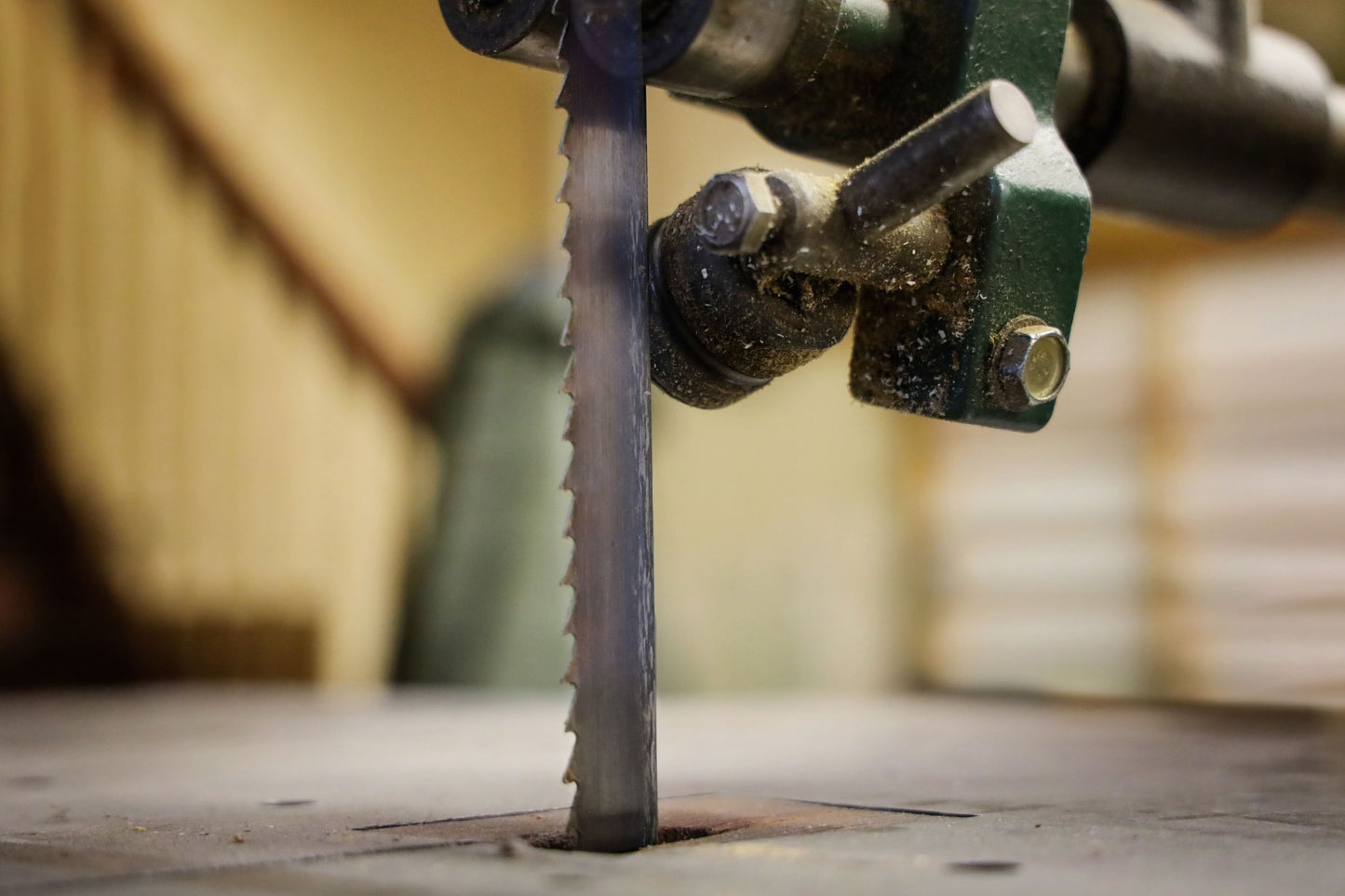Bandsägeblatt Flexback mit gehärteten Zahnspitzen | 3650 x 30 x 0,8 mm 3 Zähne pro Zoll | Geeignet für alle Holzarten | Hohe Standzeit, flexibles Sägeband, Räumerverzahnung | Made in Germany