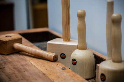 Cut360 Bildhauerklüpfel | konisch aus einem Stück Weißbuche | 80 mm | Länge: 295 mm | Gewicht: 525 g | Holzhammer für Schnitzarbeiten | Schnitzhammer & Klopfwerkzeug vereint zum Künstlerwerkzeug