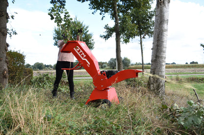 Häcksler 600 | kompakter Gartenhäcksler mit Rotorschreddersystem, Loncin G200F Motor 6 PS (4,4 kW), max. Aststärke 5 cm, klappbar & fahrbar mit 26 cm Luftreifen, Profiqualität für Garten & Hof