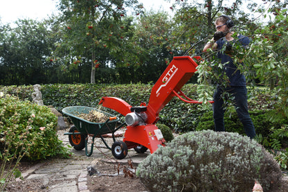 Häcksler 600 | kompakter Gartenhäcksler mit Rotorschreddersystem, Loncin G200F Motor 6 PS (4,4 kW), max. Aststärke 5 cm, klappbar & fahrbar mit 26 cm Luftreifen, Profiqualität für Garten & Hof