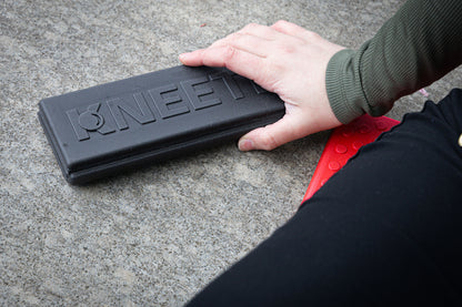 KNEETEK faltbares, leichtes Sitzkissen, schwarzes faltbares Sitzpolster für Konzerte, Stadionbesuche