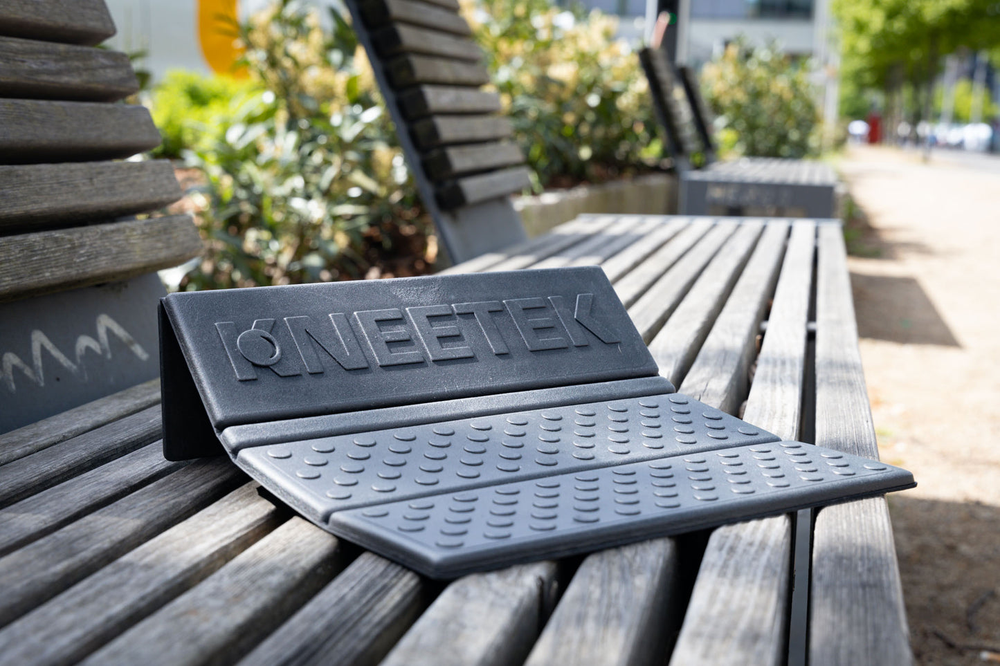 KNEETEK faltbares, leichtes Sitzkissen, schwarzes faltbares Sitzpolster für Konzerte, Stadionbesuche