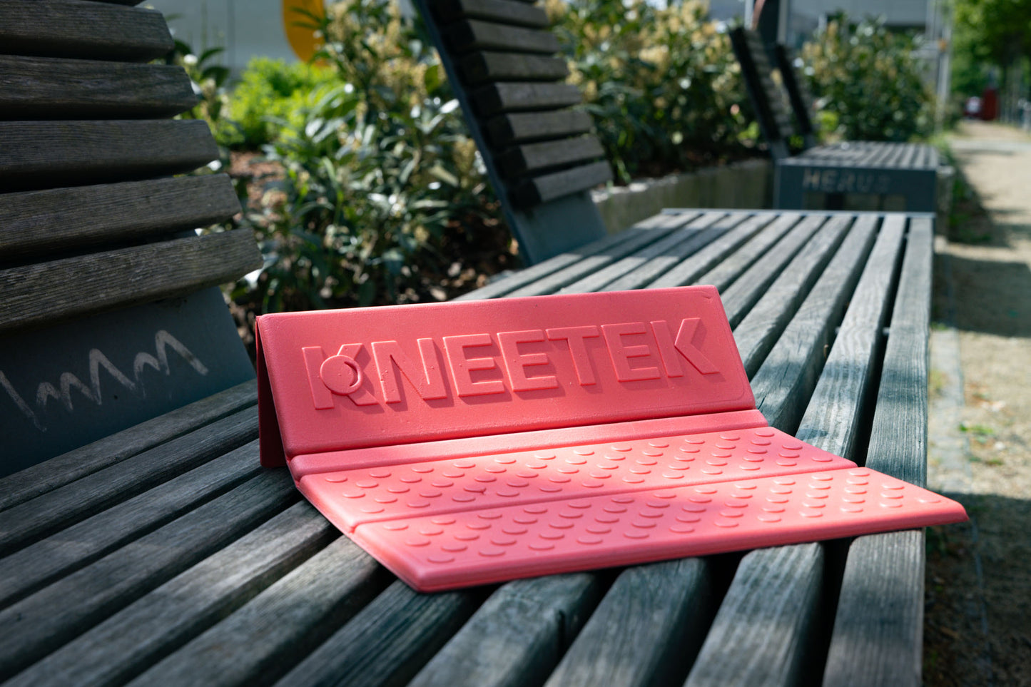 KNEETEK faltbares, leichtes Sitzkissen, rotes faltbares Sitzpolster für Konzerte, Stadionbesuche