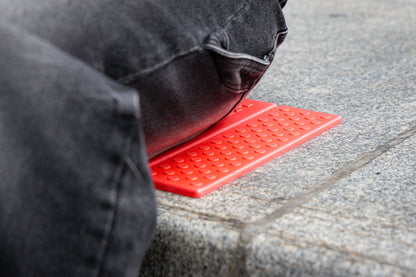 KNEETEK faltbares, leichtes Sitzkissen, rotes faltbares Sitzpolster für Konzerte, Stadionbesuche