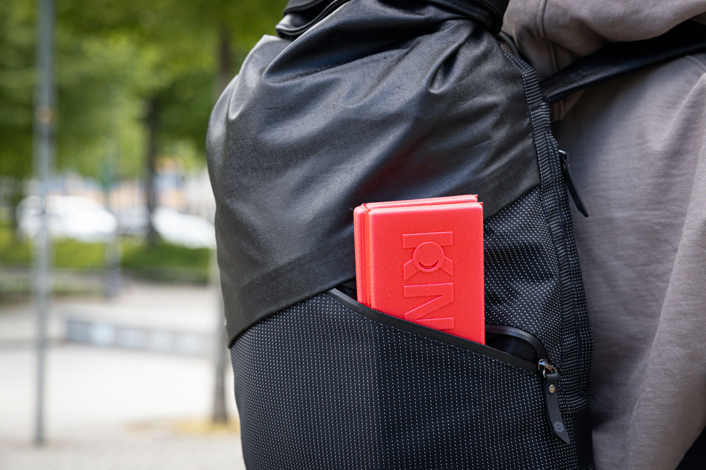 KNEETEK faltbares, leichtes Sitzkissen, rotes faltbares Sitzpolster für Konzerte, Stadionbesuche