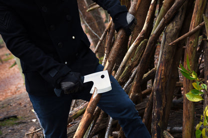 Ono Axt – Japanische Camping-Axt mit ergonomischem Antirutschgriff & 18 cm Blatt aus Spezialstahl | Ideal für Äste & Outdoor | Inkl. Hülle mit Gürtelschlaufe & Aufhängeöse | Austauschbares Blatt